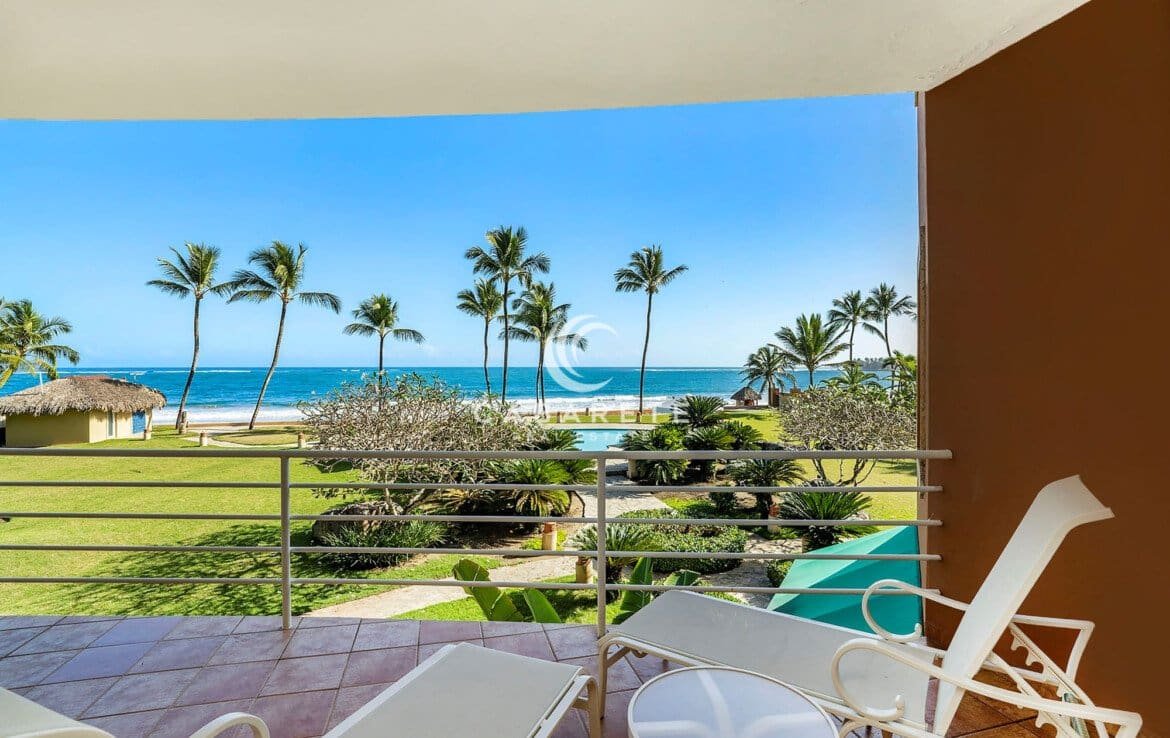 Ideally Located Beachfront Apartment