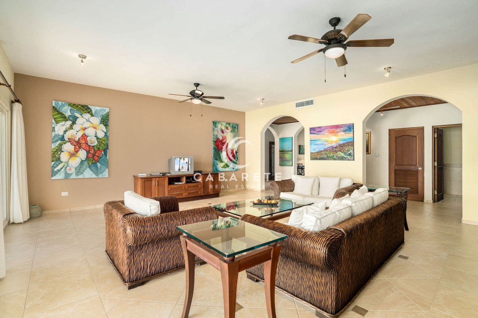 Ideally Located Beachfront Apartment