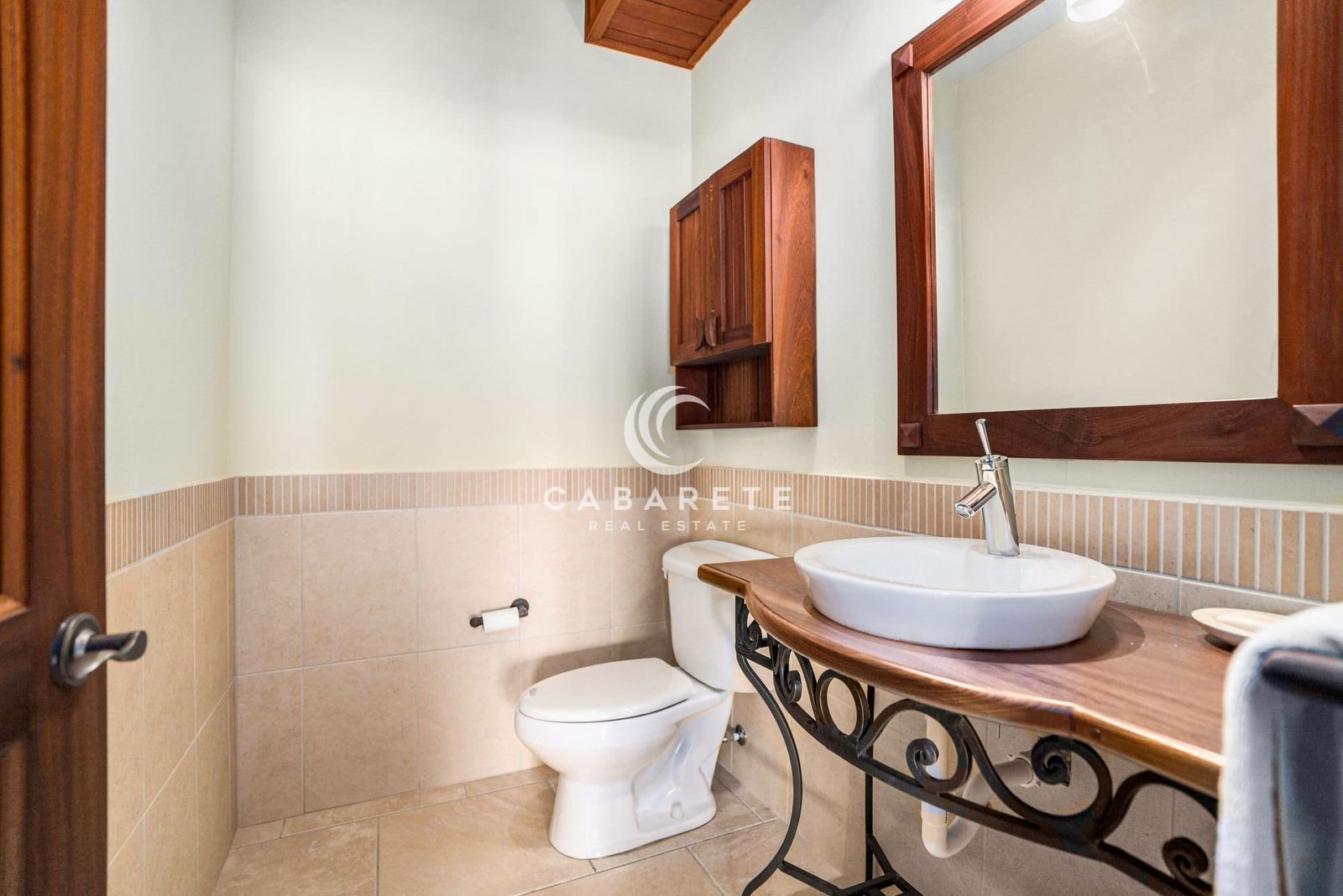Ideally Located Beachfront Apartment