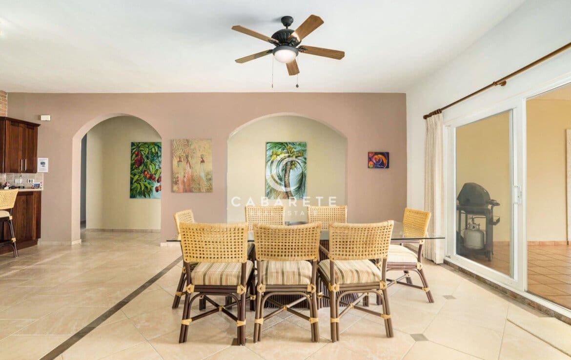 Ideally Located Beachfront Apartment