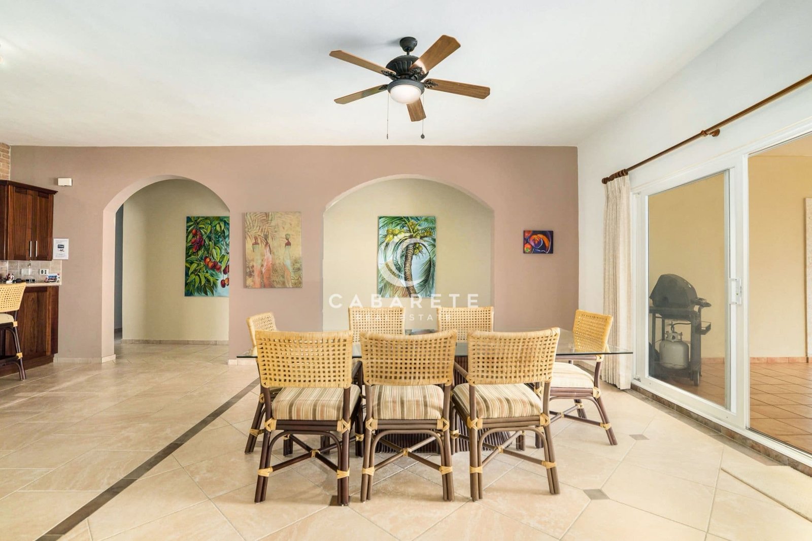 Ideally Located Beachfront Apartment
