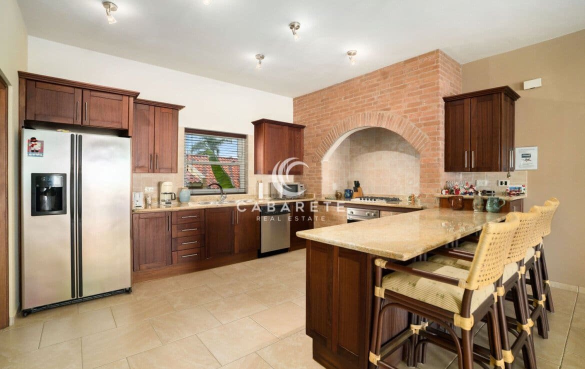 Ideally Located Beachfront Apartment