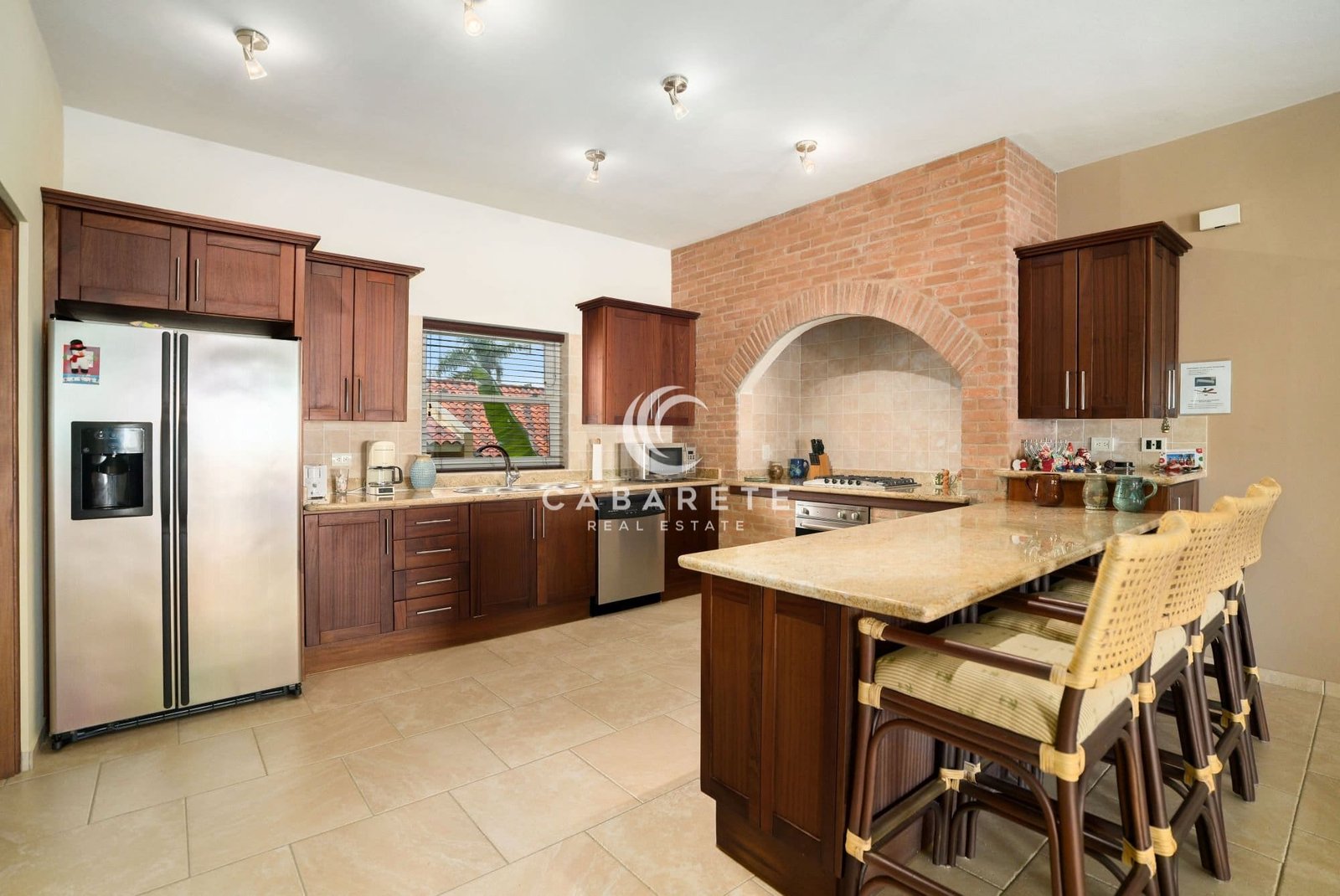 Ideally Located Beachfront Apartment