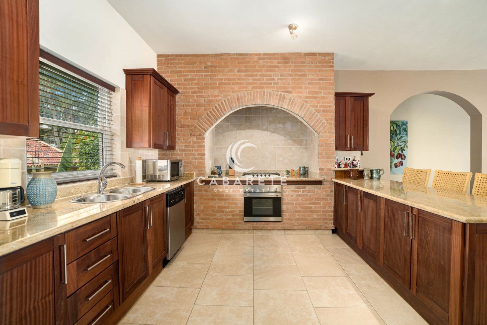 Ideally Located Beachfront Apartment
