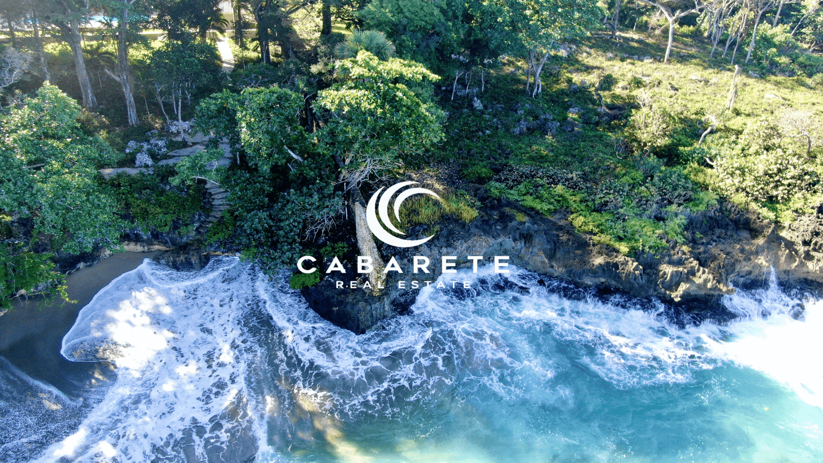 Coastal land in Playa Laguna with direct access to a sandy beach and open development area