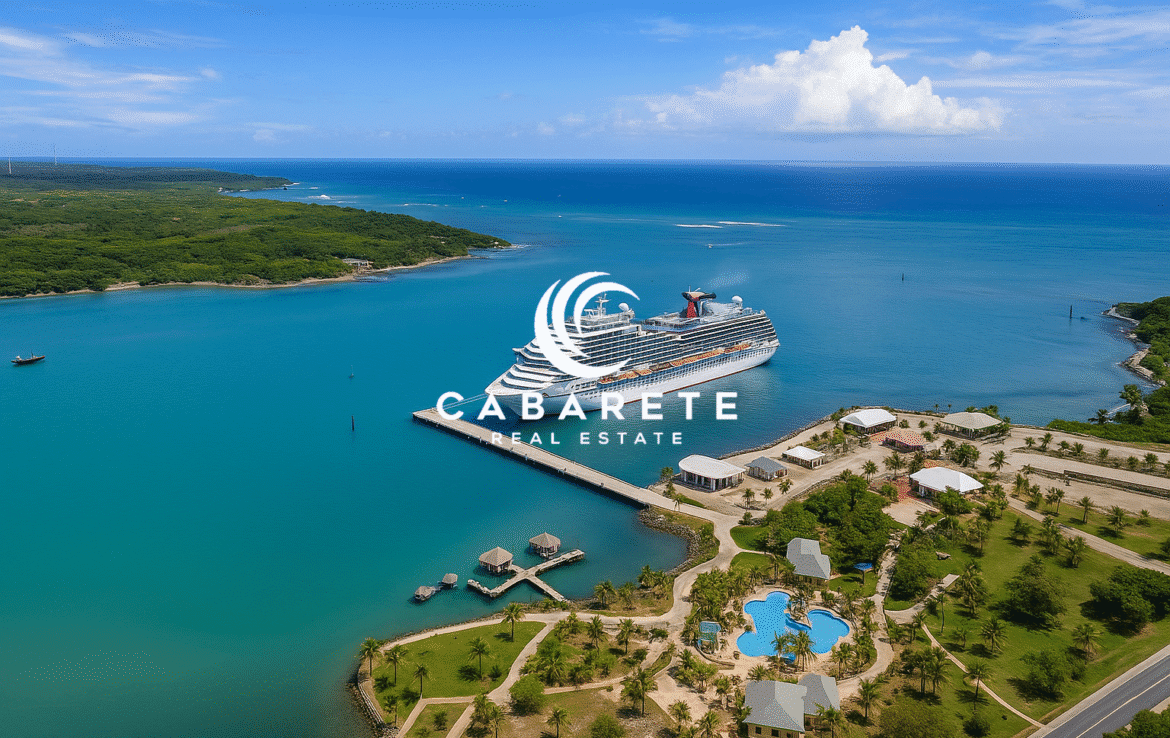 Vast undeveloped land with beach access and zoning for tourism-related projects