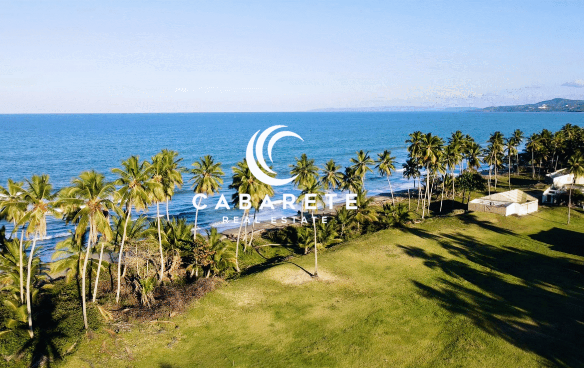Flat, open beachfront land suitable for development in Las Canas