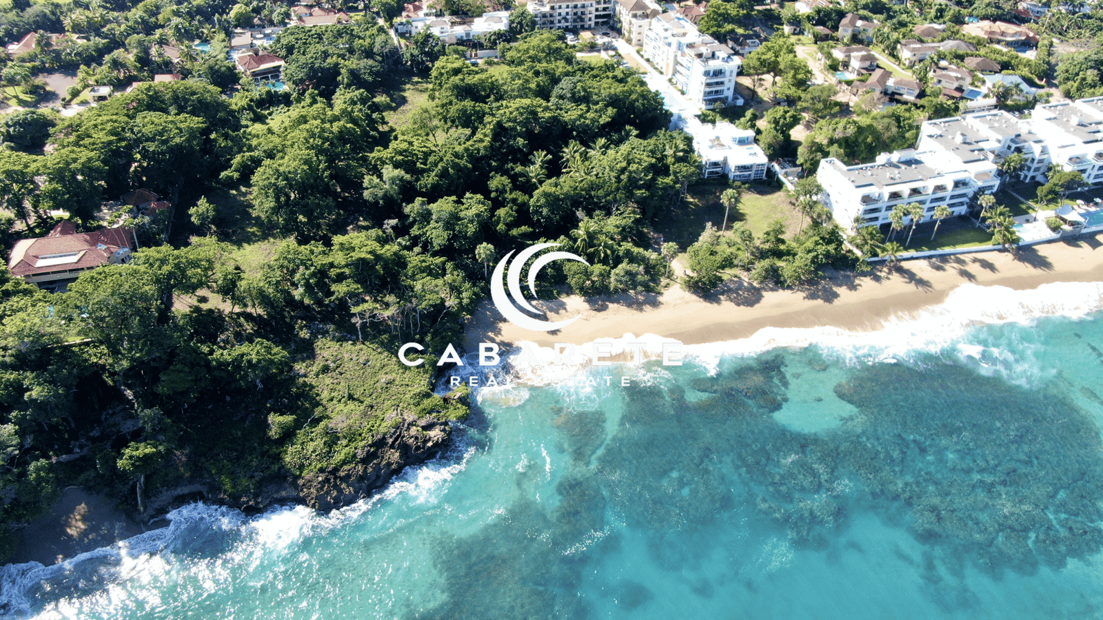 Wide sandy beachfront and flat terrain ideal for building in the Playa Laguna community