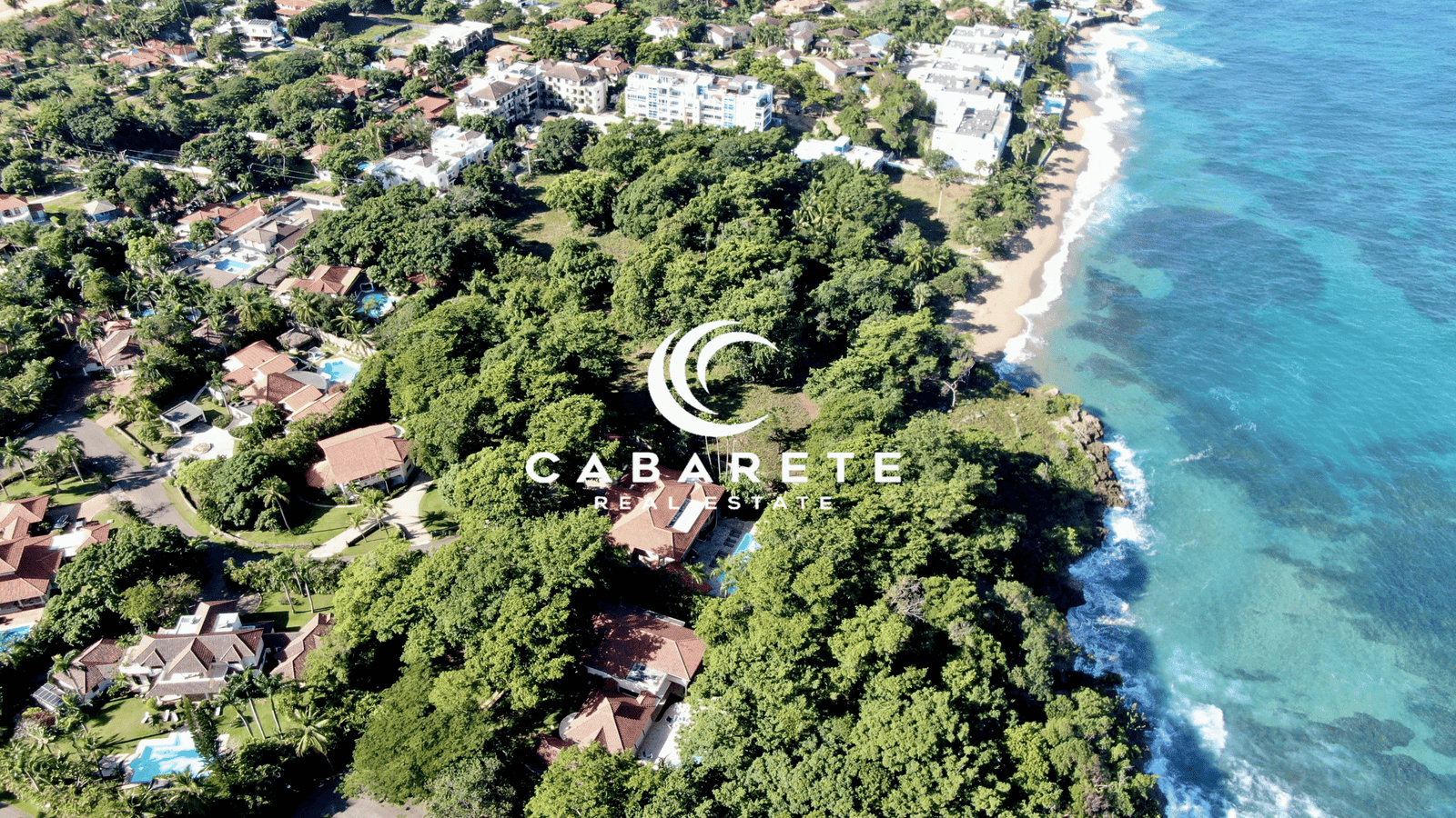 Open beachfront land in Playa Laguna with development potential and coastal access