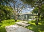 Nature Retreat: Modern Villa Escape