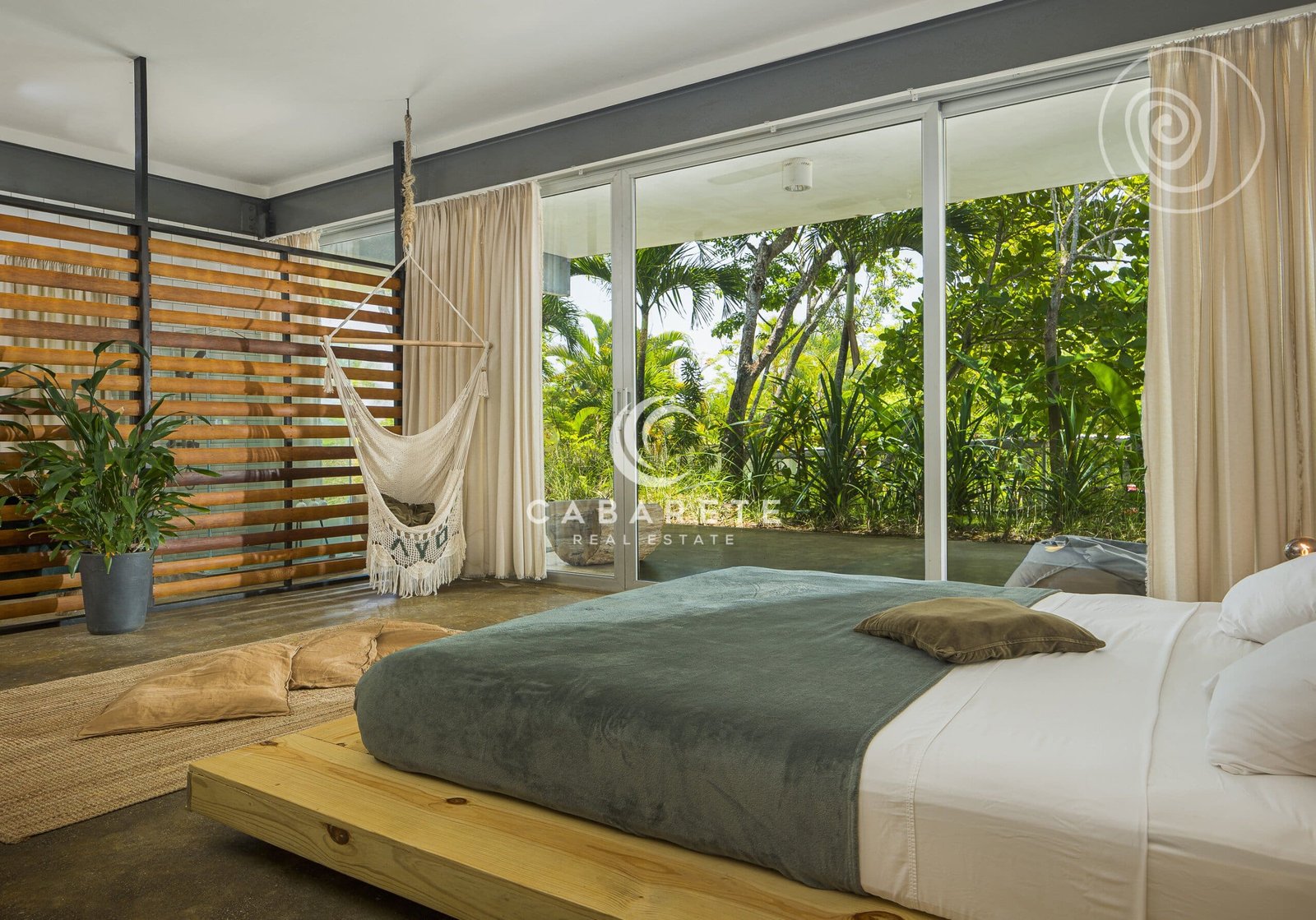 Nature Retreat: Modern Villa Escape