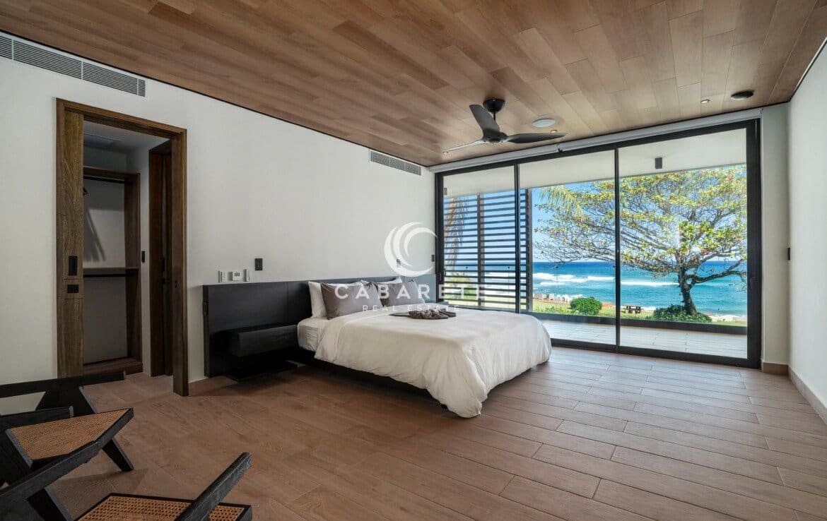Timeless Beachfront Luxury Villa
