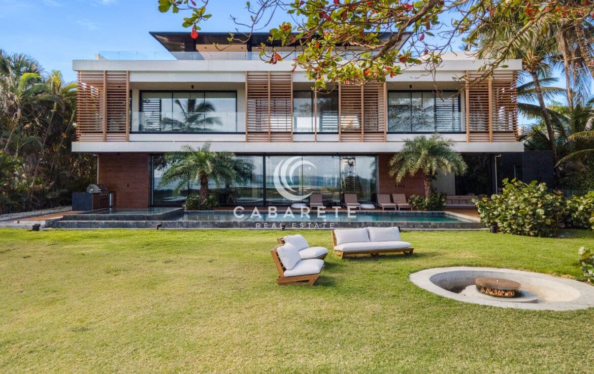 Timeless Beachfront Luxury Villa