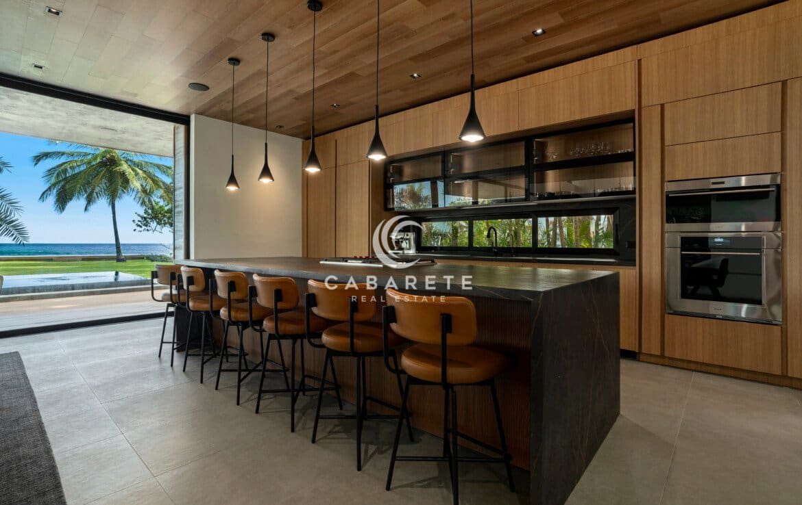 Timeless Beachfront Luxury Villa