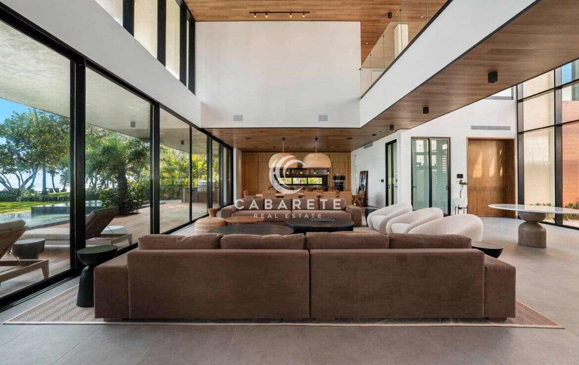 Timeless Beachfront Luxury Villa