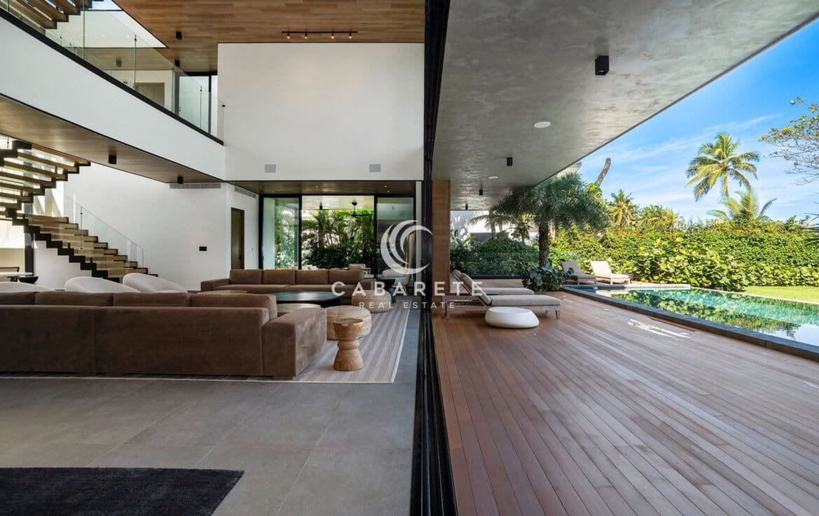 Timeless Beachfront Luxury Villa