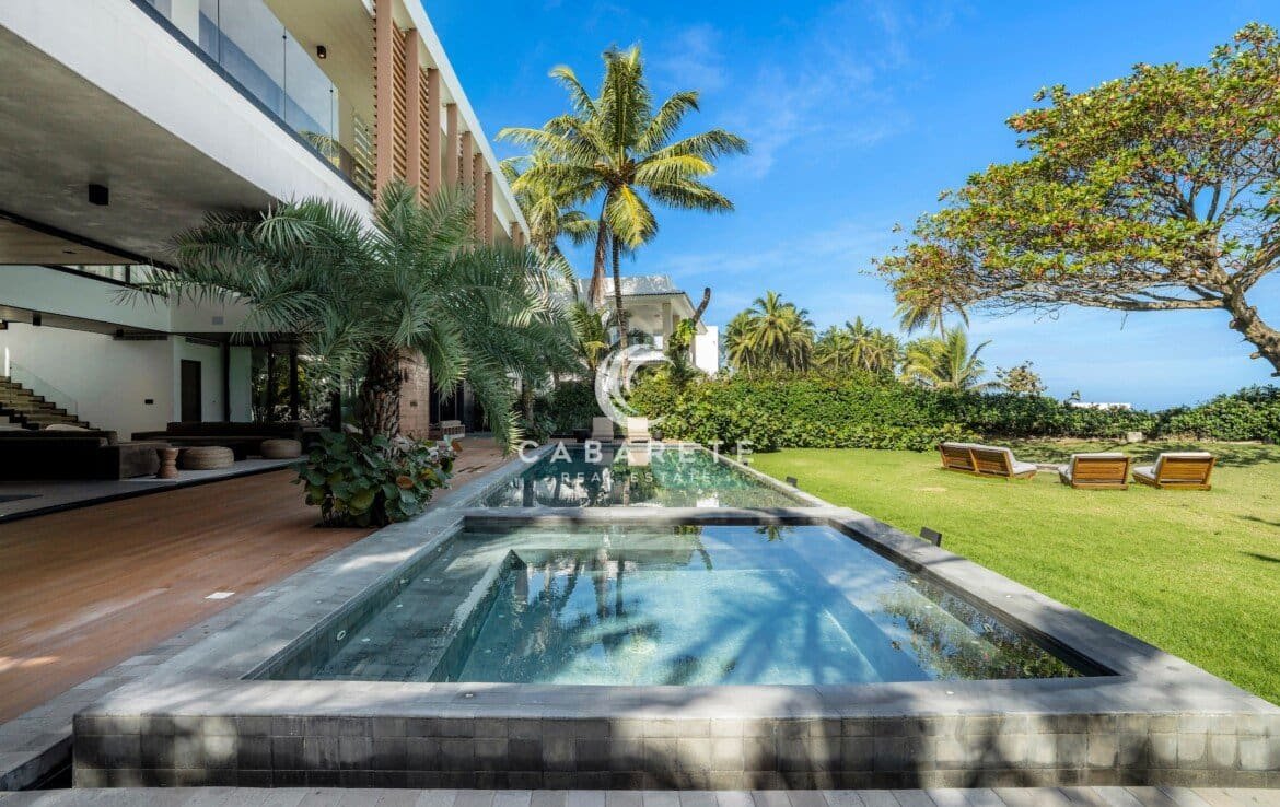 Timeless Beachfront Luxury Villa