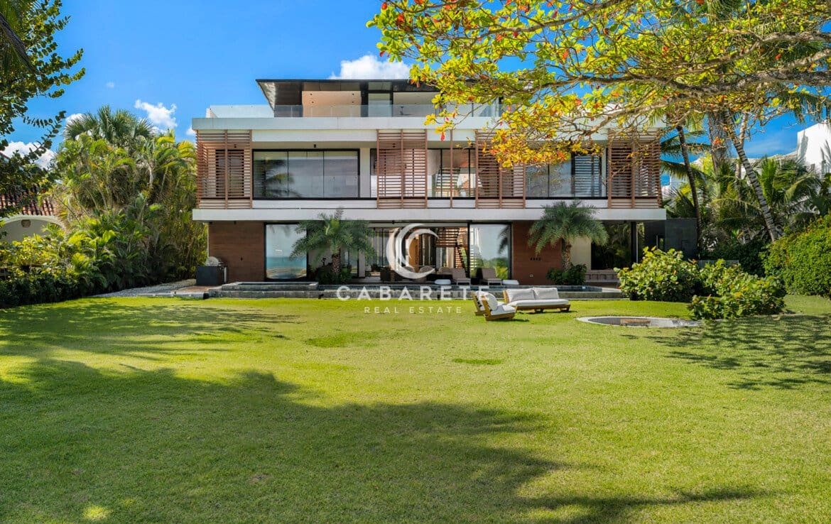 Timeless Beachfront Luxury Villa