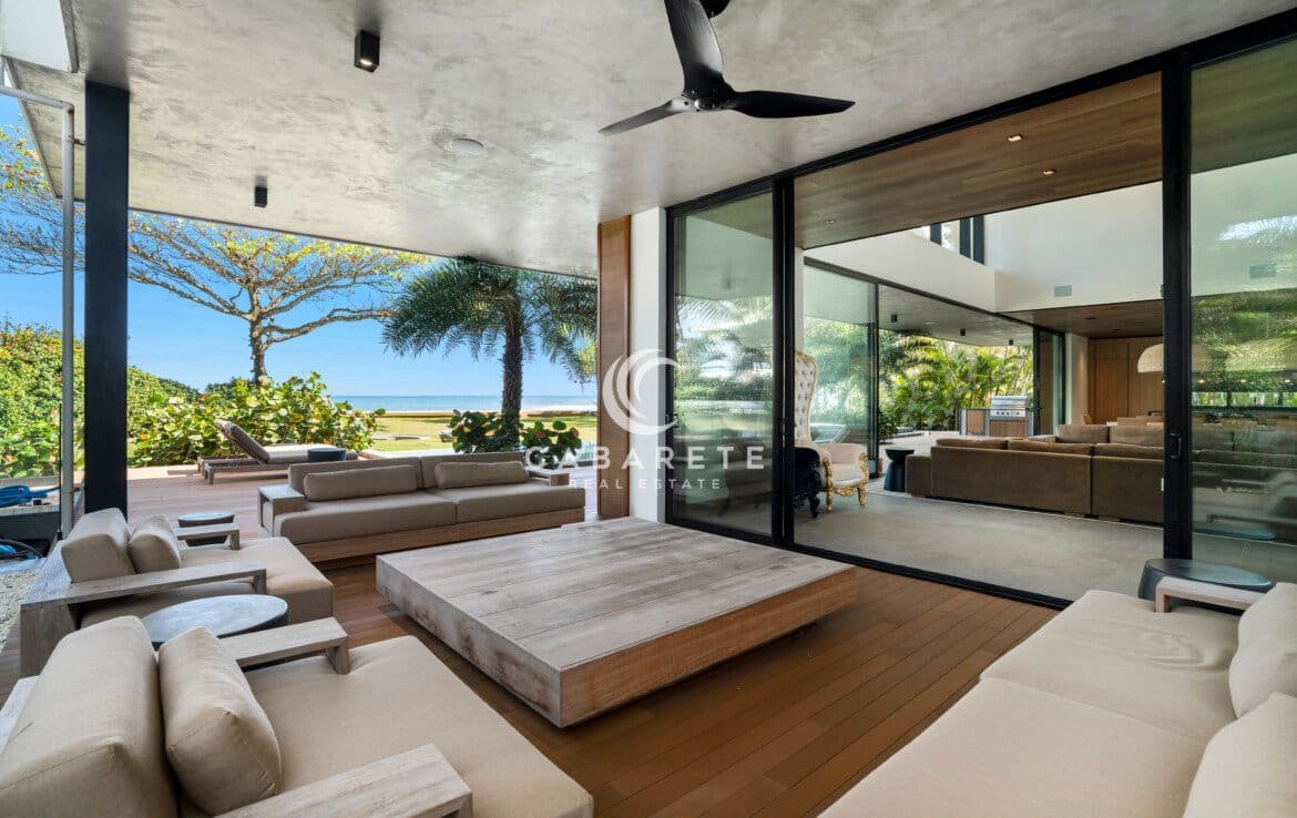 Timeless Beachfront Luxury Villa