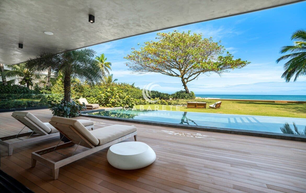 Timeless Beachfront Luxury Villa