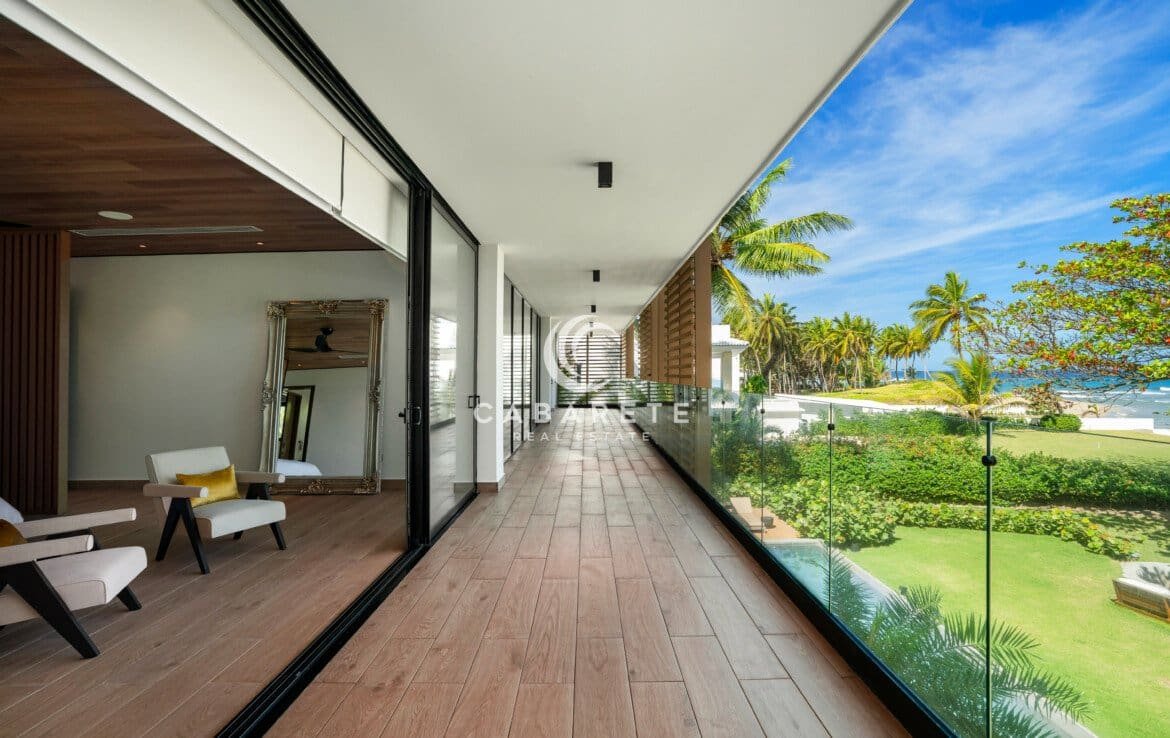 Timeless Beachfront Luxury Villa