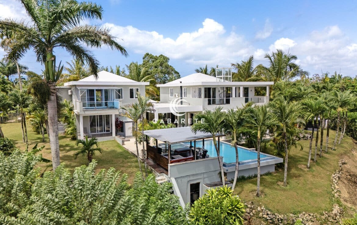 A private estate for sale in the Dominican Republic featuring panoramic 360° views of the ocean and mountains.