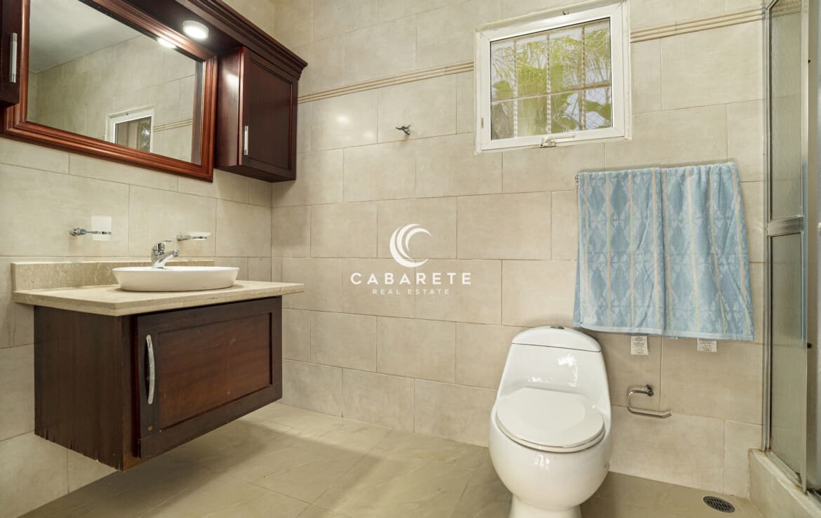 Master Bathroom in Garden Condo Pro Cab