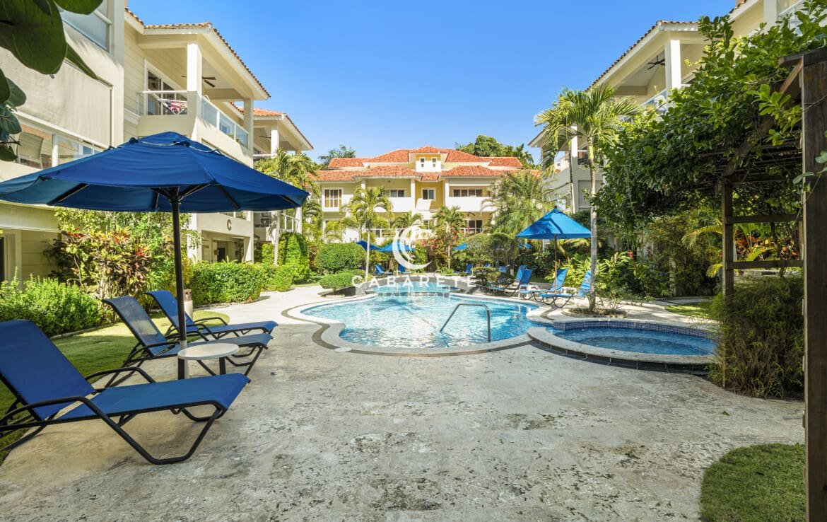 Pool Area in Garden Condo Pro Cab