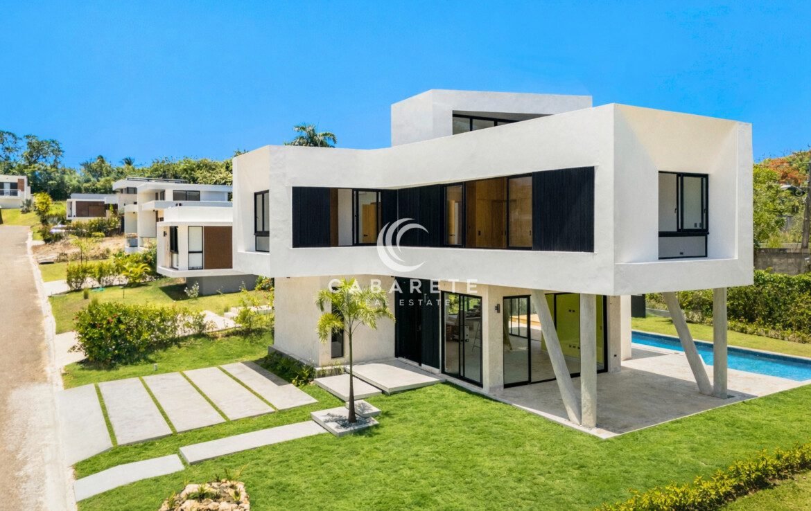 Beachside villa for sale in Encuentro Cabarete