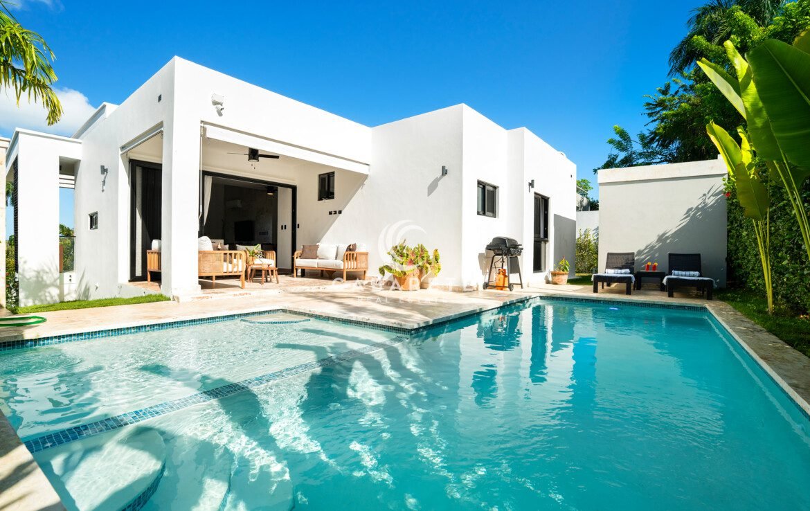 modern white house backyard patio pool lounge grill