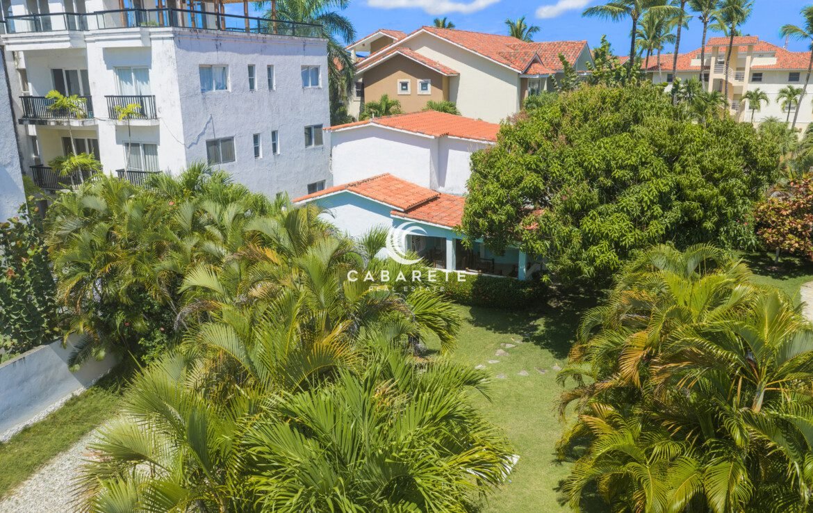Garden view from Pelícan Cabarete villa