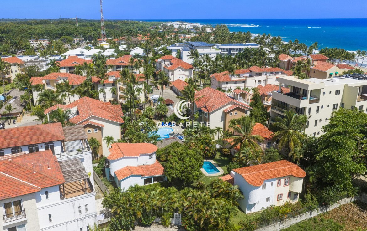 Shared pool at Pelícan Cabarete villa community
