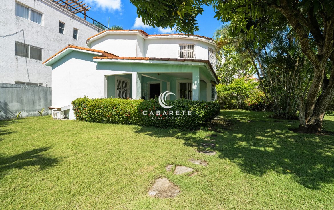 Garden view from Pelícan Cabarete villa