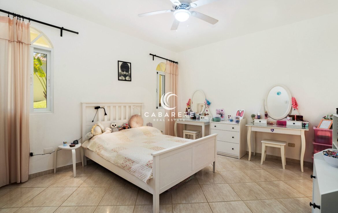 villa with rental studios near Playa Encuentro