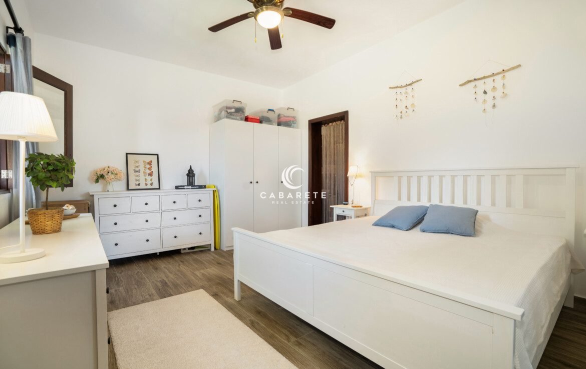 villa with rental studios near Playa Encuentro