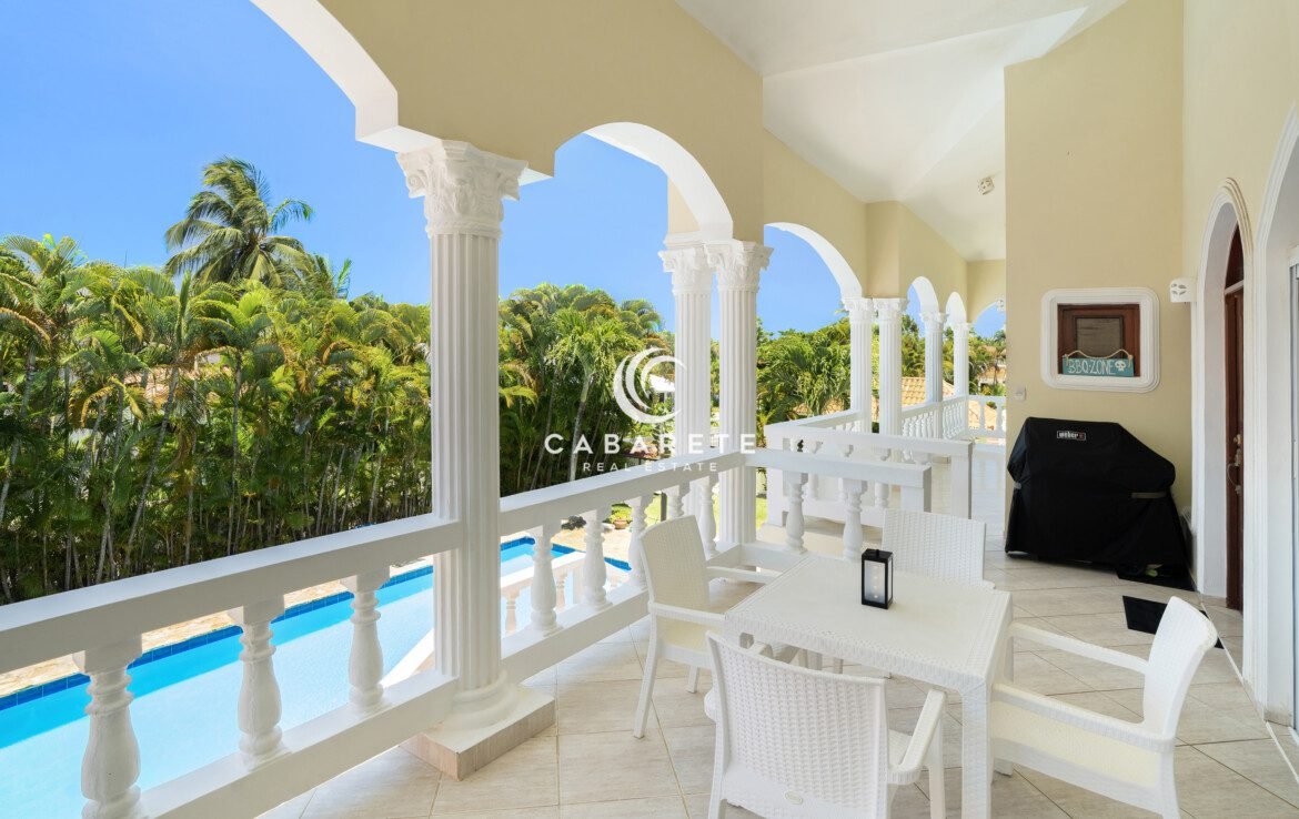 encuentro villa outdoor living balcony and pool area