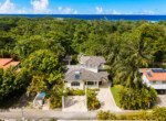 Walk-to-Encuentro Beach villa in gated community