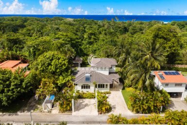 Walk-to-Encuentro Beach villa in gated community