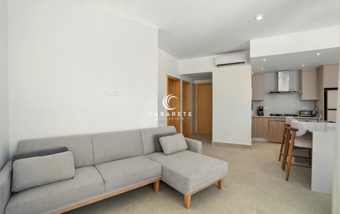 Bright second-floor apartment near Kite Beach