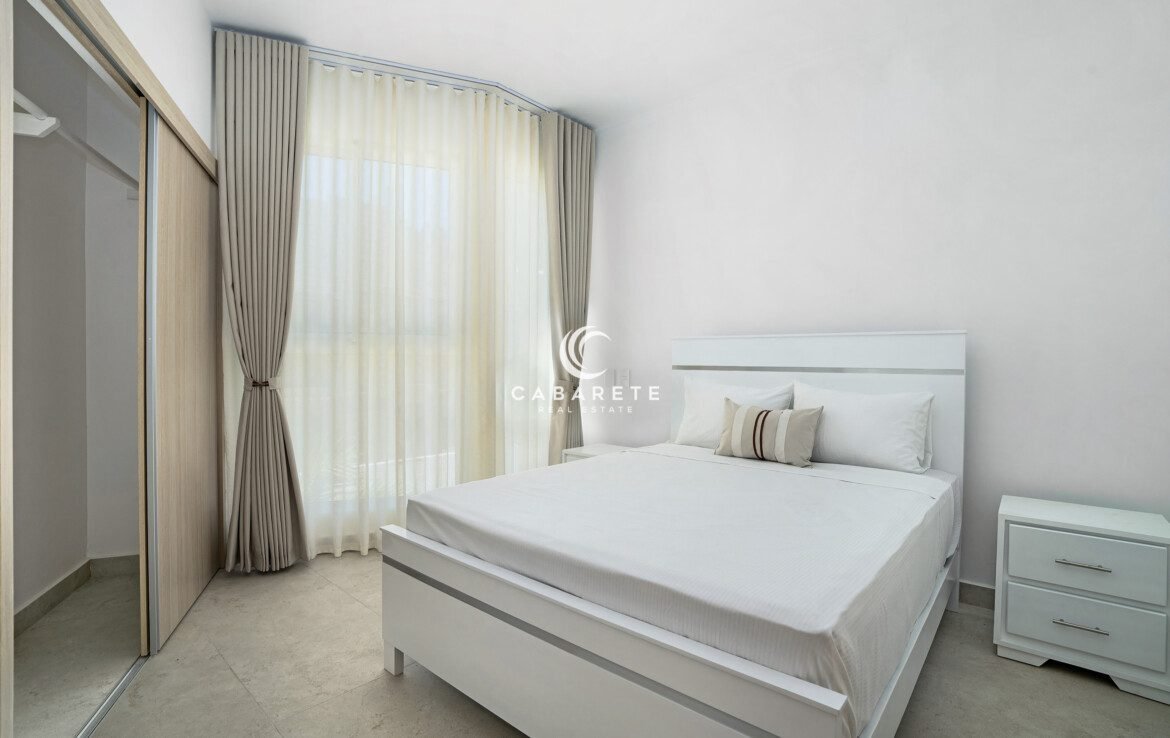 Queen bedroom in Mareal condominium