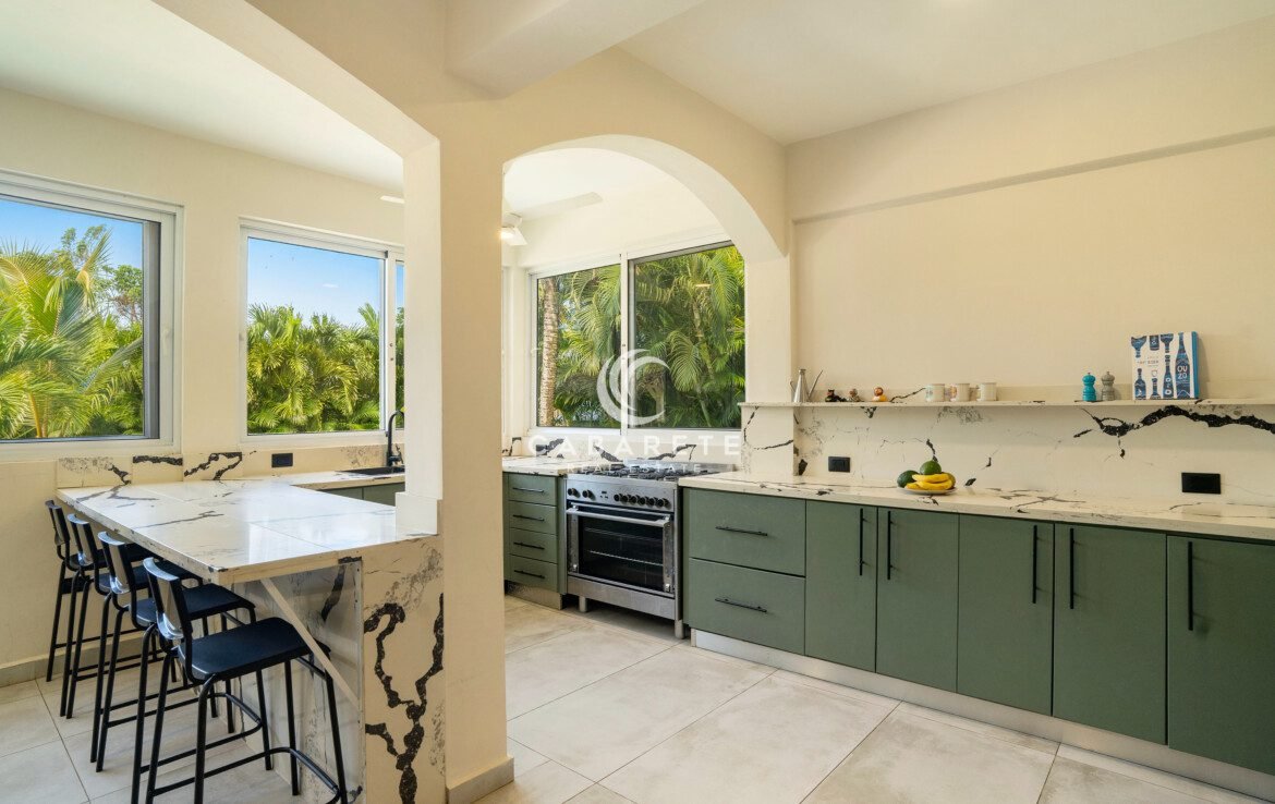 Remodeled kitchen in gated community villa in Encuentro
