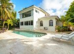Remodeled villa with pool near Encuentro Beach