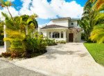 Encuentro Beach villa with tropical gardens