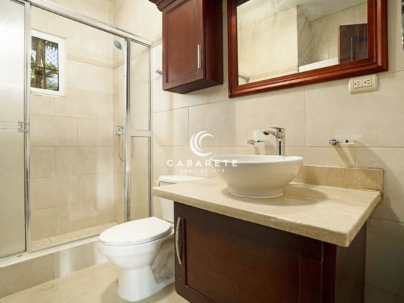 Second Bathroom in Garden Condo Pro Cab.jpg 1170x738