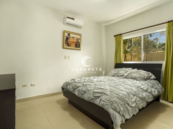 Second Bedroom with Queen size Bed in Garden Condo Pro Cab 1170x738