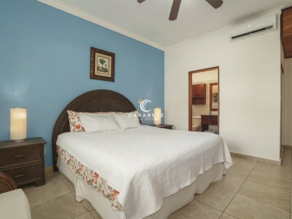 Primary suite with ensuite bathroom at Ocean Dream Cabarete